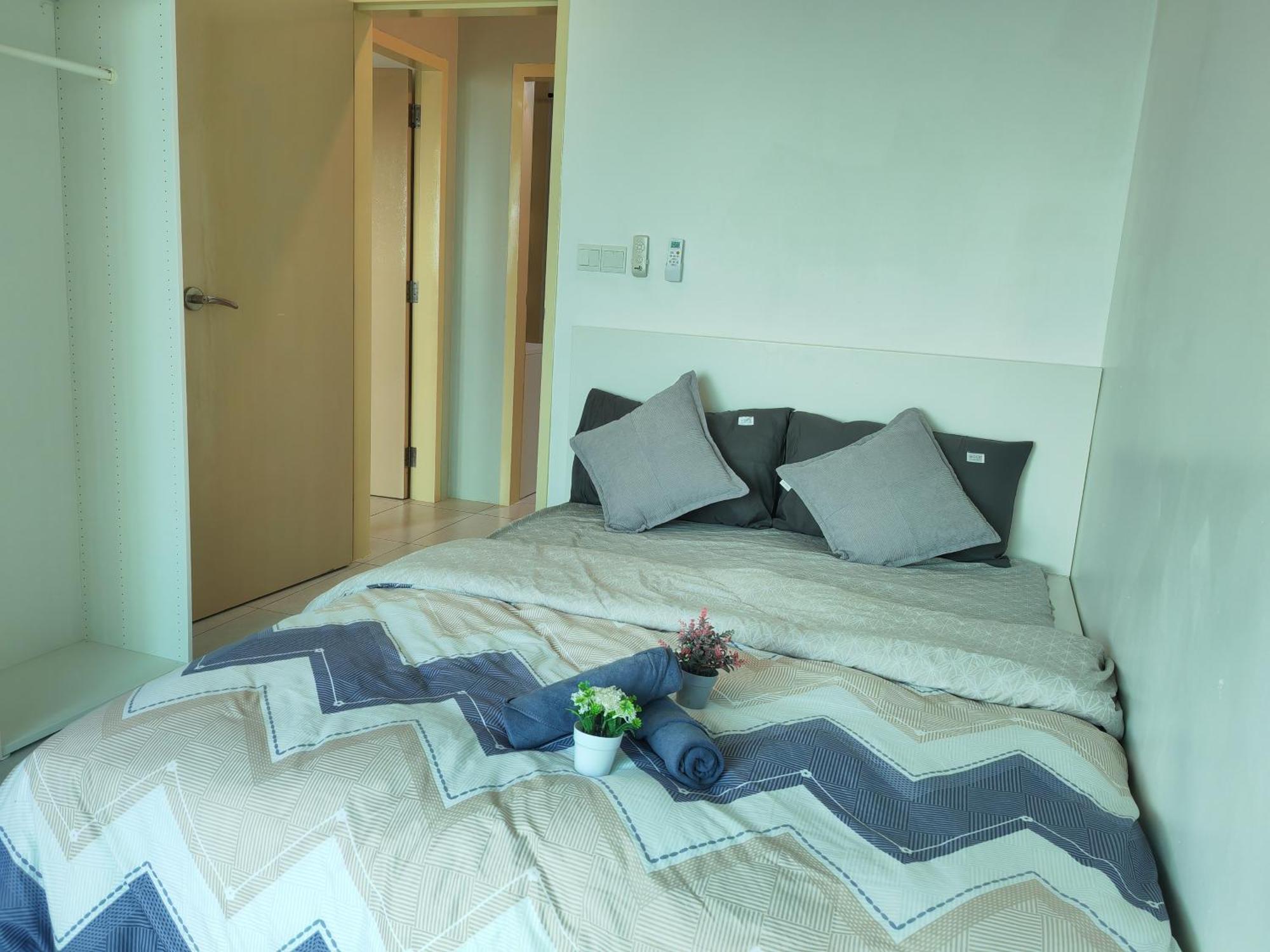 Modern Comfy Room-9pax Apartment