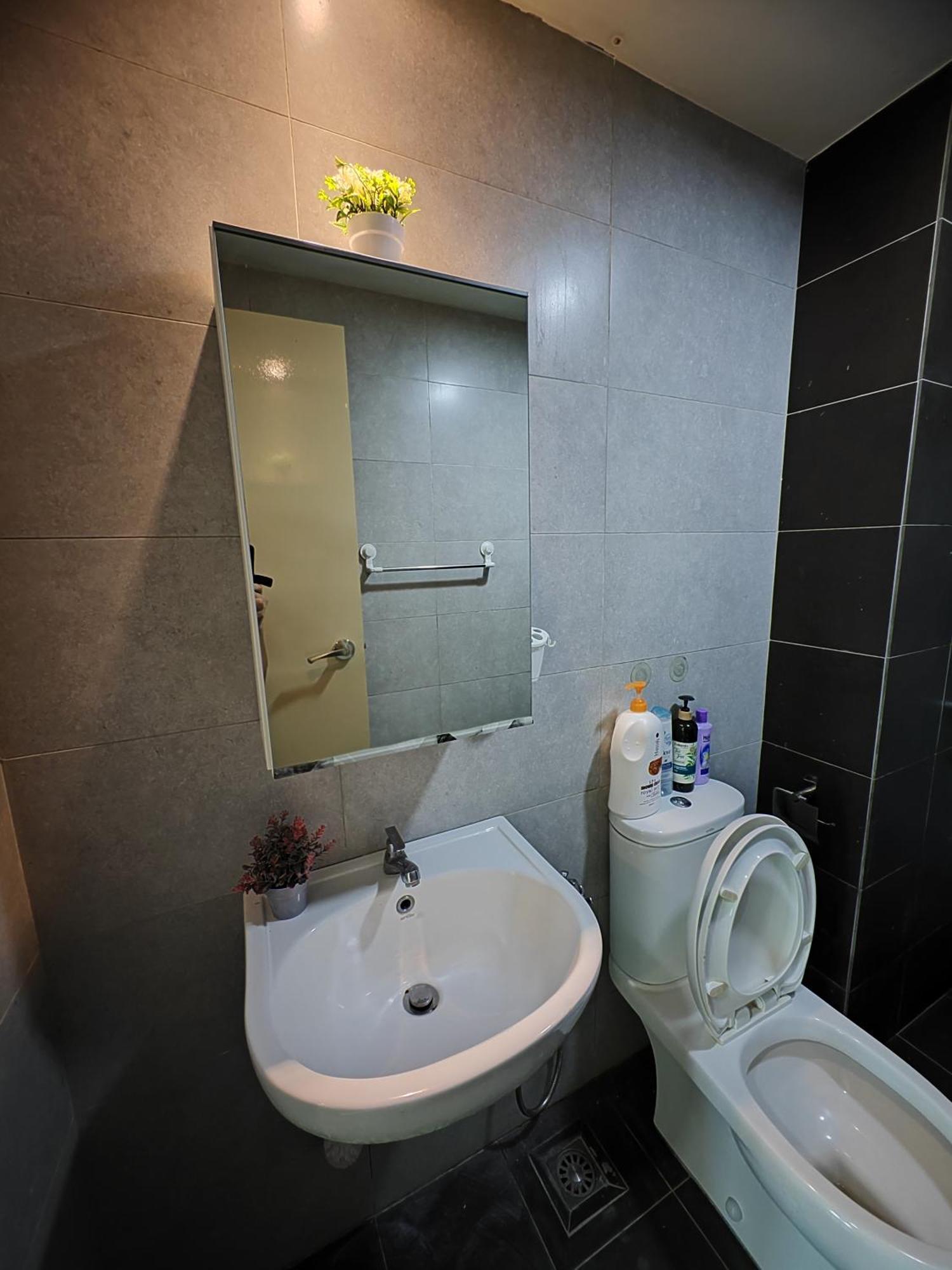Modern Comfy Room-9pax Apartment Perai