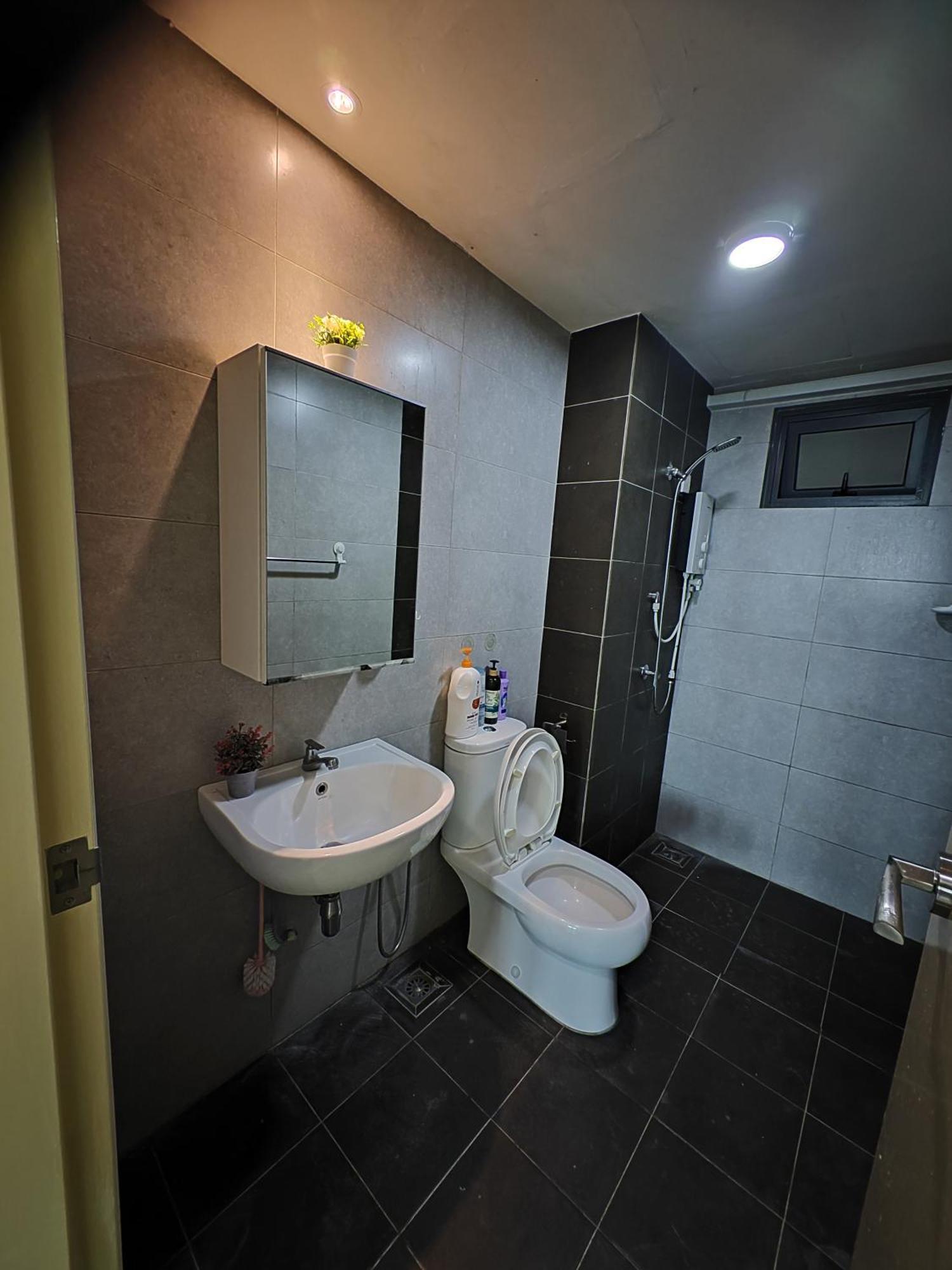 Modern Comfy Room-9pax *