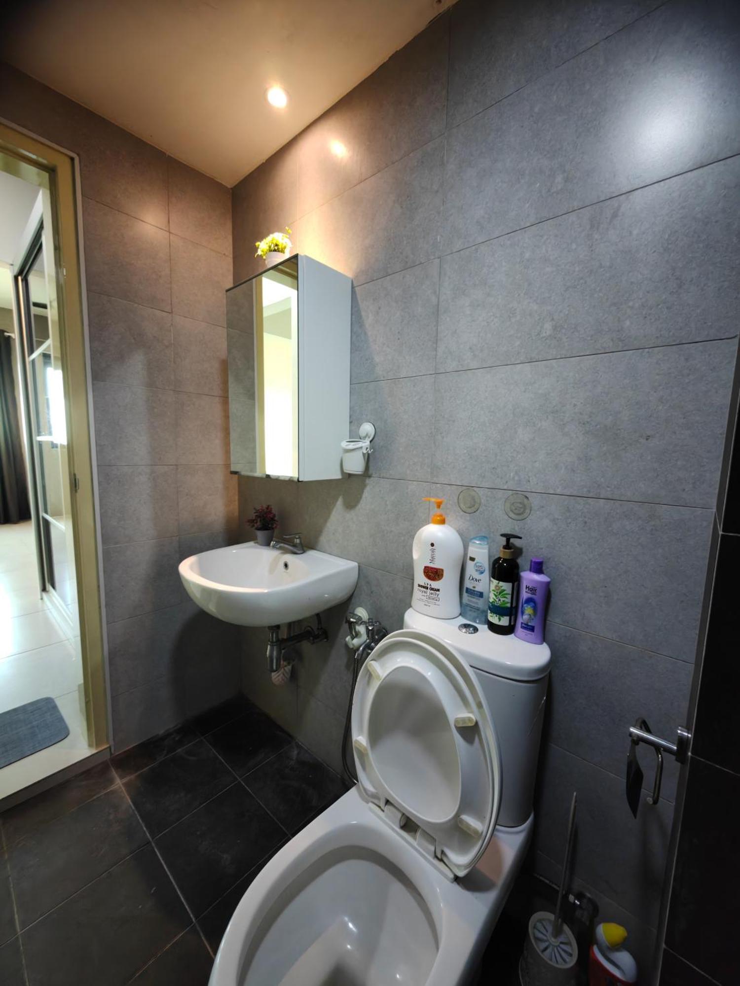 Apartment Modern Comfy Room-9pax Perai