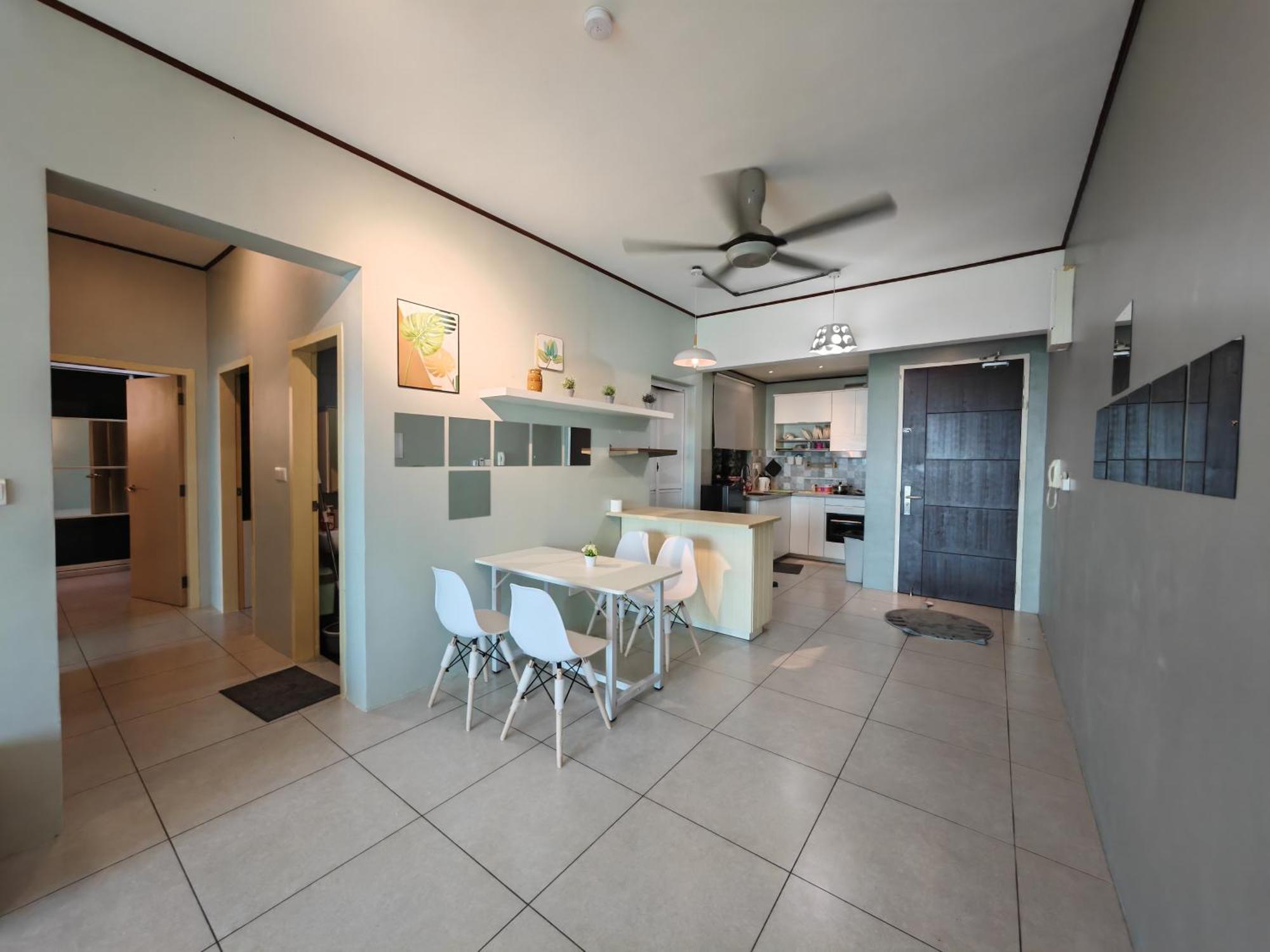 Modern Comfy Room-9pax Apartment