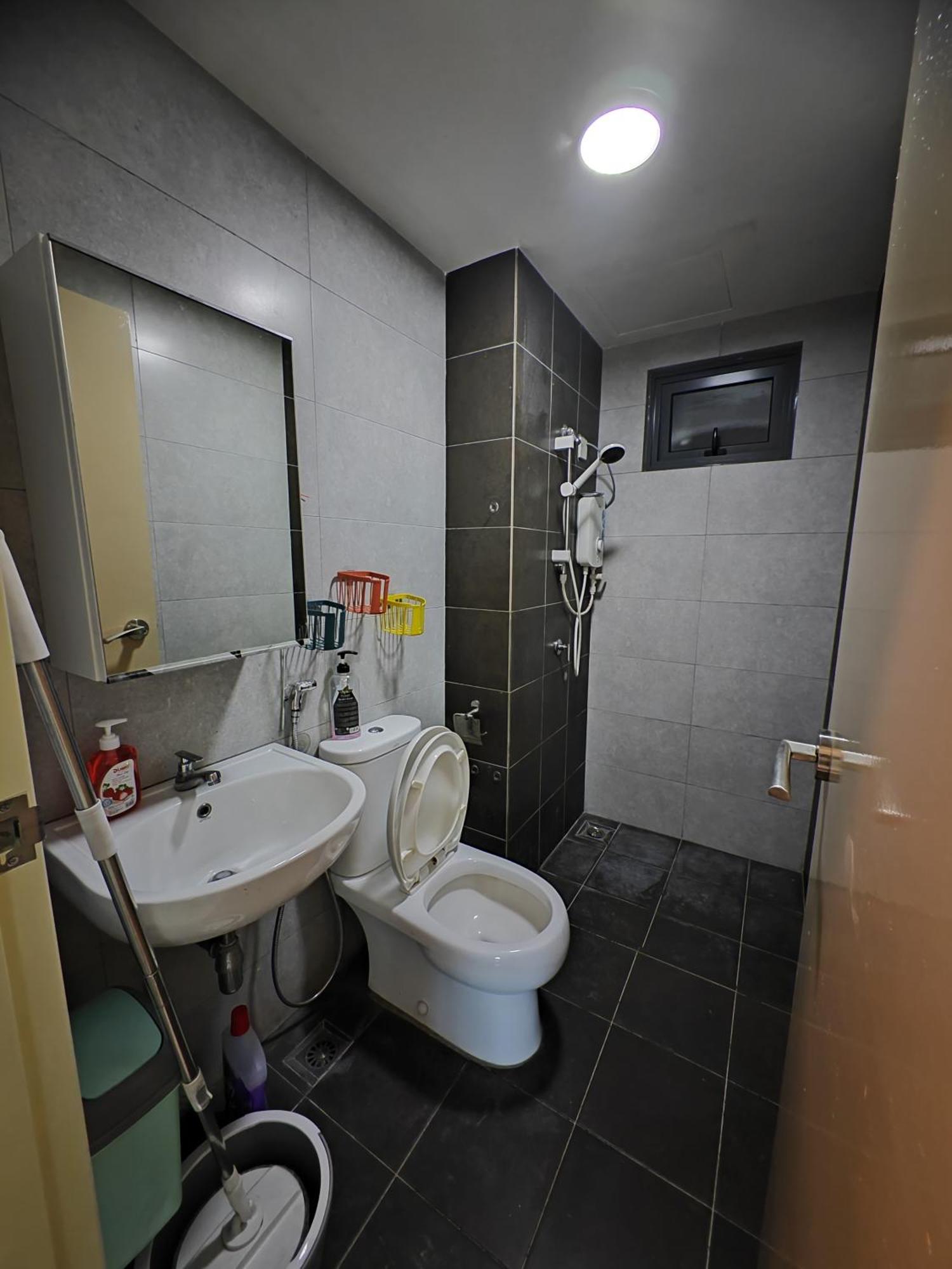 Apartment Modern Comfy Room-9pax Perai