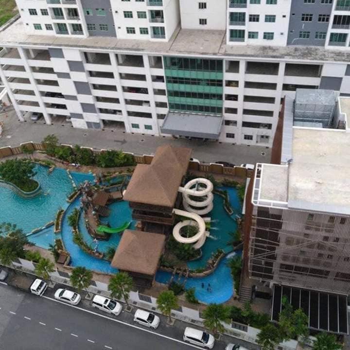 Modern Comfy Room-9pax * Perai